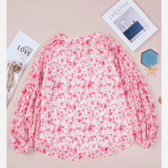 LA LUNA Pink Floral V-Neck, curve hem Blouse - Picture 4 of 7